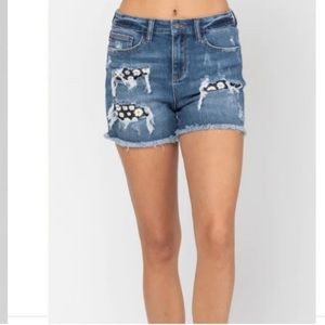 NEW Judy Blue Daisy Patch High Waist Distressed Denim Shorts XL